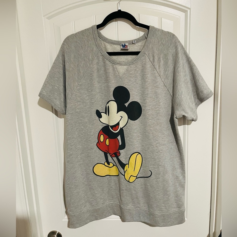Vintage Disney Mickey Mouse Short-sleeved Sweatshirt 
Size: L